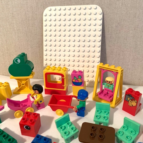 Vintage Lego Duplo Family Play Blocks 75 Pieces With Building Plate - Picture 6 of 10
